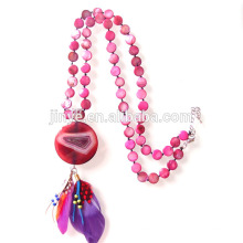 Collar de piedras preciosas de ágata con plumas de Boho Hot Pink Shell